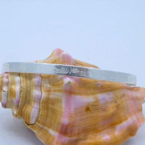Silver bracelet with wave motif